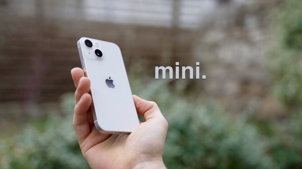 iPhone 13 mini in Hand