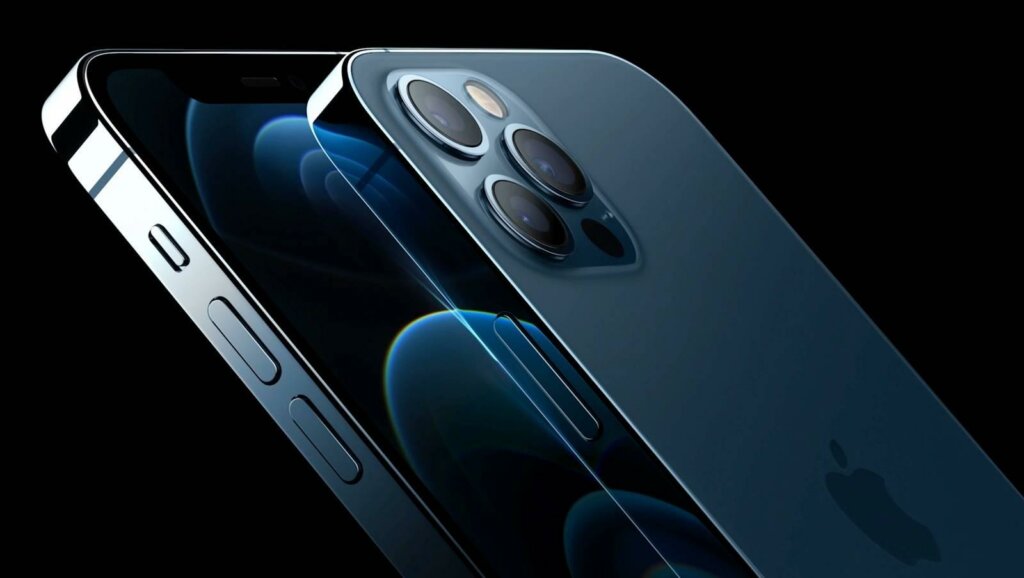 Hier sieht man das iPhone 12 mit der Vorderseite- und Rückseite in Blau.